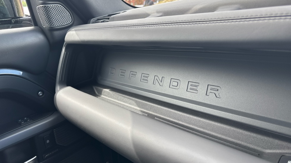 Land Rover Defender 110 Diesel 3.0 D300 Hard Top X-Dynamic HSE Auto [3 Seat] - Image 22