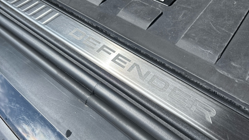 Land Rover Defender 110 Diesel 3.0 D300 Hard Top X-Dynamic HSE Auto [3 Seat] - Image 24