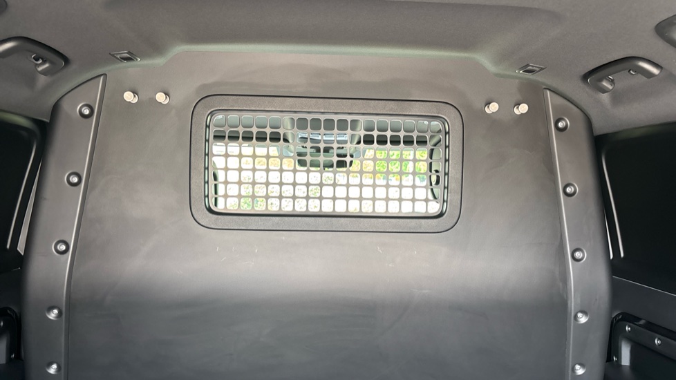 Land Rover Defender 110 Diesel 3.0 D300 Hard Top X-Dynamic HSE Auto [3 Seat] - Image 27