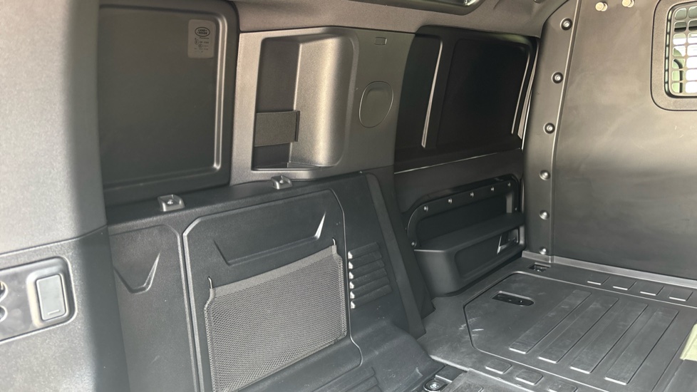 Land Rover Defender 110 Diesel 3.0 D300 Hard Top X-Dynamic HSE Auto [3 Seat] - Image 30