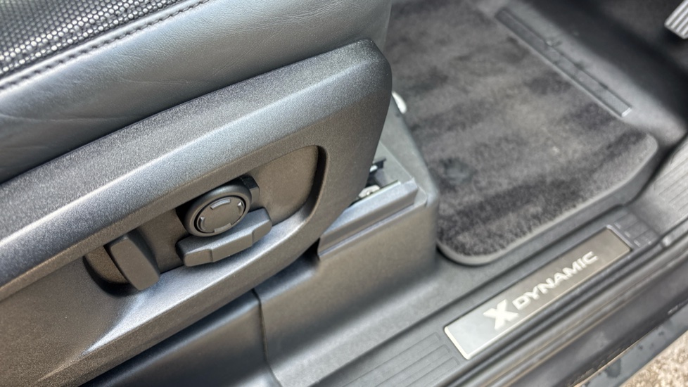 Land Rover Defender 110 Diesel 3.0 D300 Hard Top X-Dynamic HSE Auto [3 Seat] - Image 40