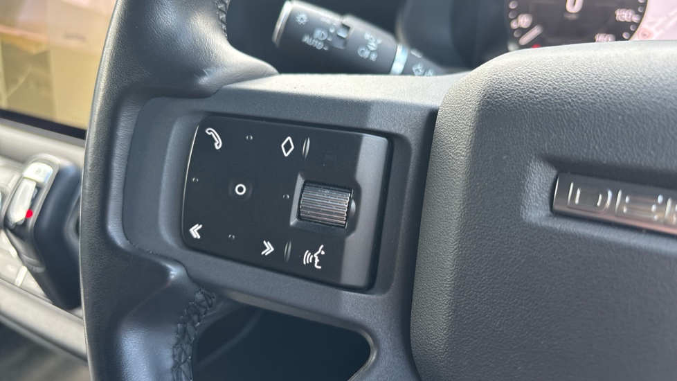 Land Rover Defender 110 Diesel 3.0 D300 Hard Top X-Dynamic HSE Auto [3 Seat] - Image 41