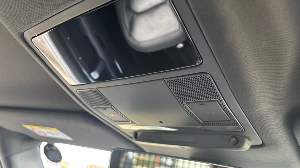 Land Rover Defender 110 Diesel 3.0 D300 Hard Top X-Dynamic HSE Auto [3 Seat] - Image 43