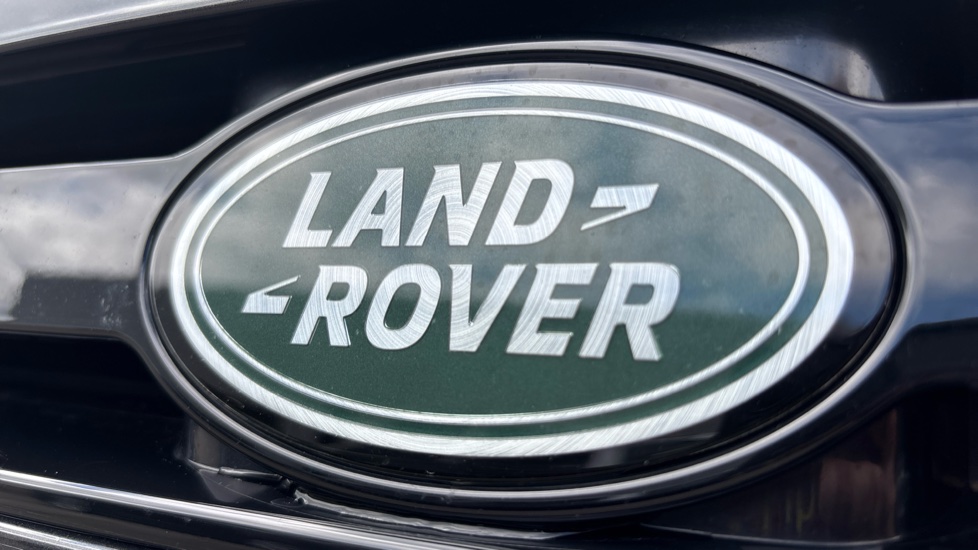 Land Rover Defender 110 Diesel 3.0 D300 Hard Top X-Dynamic HSE Auto [3 Seat] - Image 45