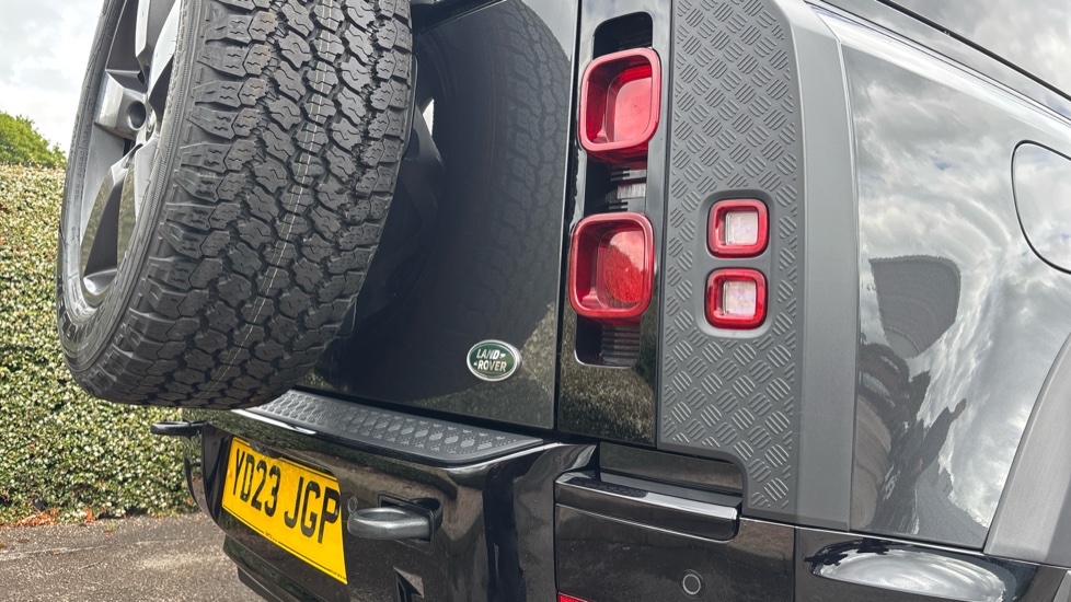 Land Rover Defender 110 Diesel 3.0 D300 Hard Top X-Dynamic HSE Auto [3 Seat] - Image 49