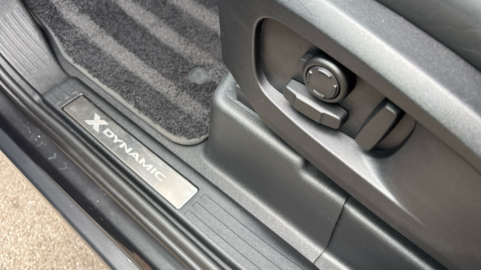 Land Rover Defender 110 Diesel 3.0 D300 Hard Top X-Dynamic HSE Auto [3 Seat] - Image 51