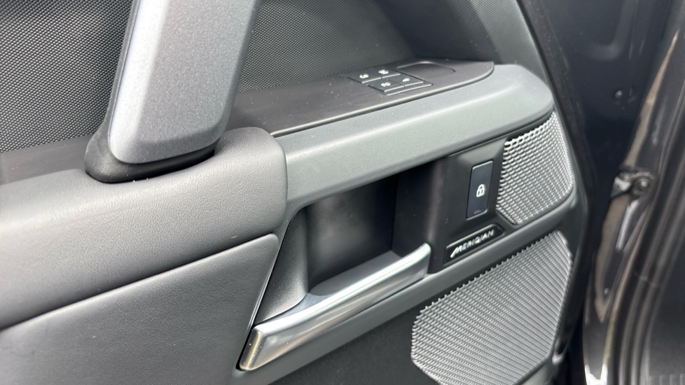 Land Rover Defender 110 Diesel 3.0 D300 Hard Top X-Dynamic HSE Auto [3 Seat] - Image 52