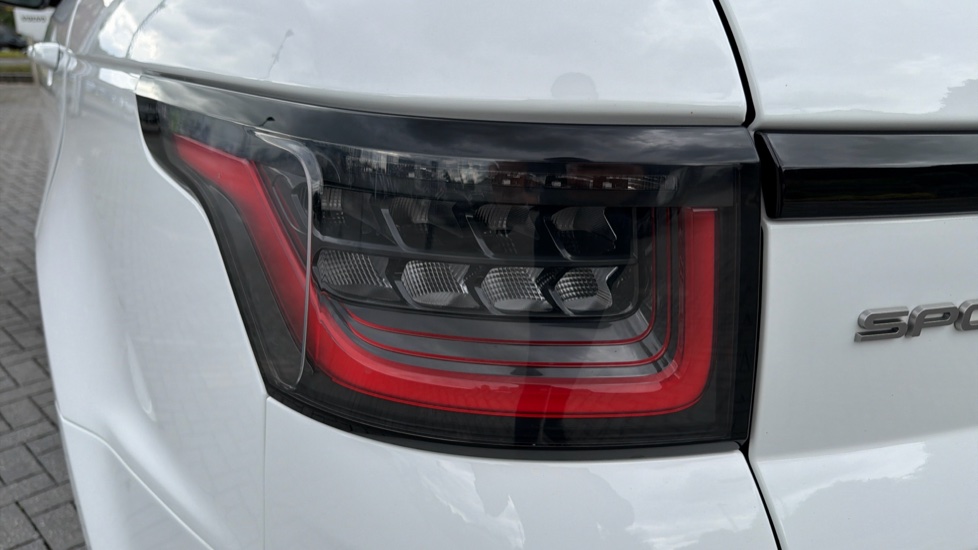 Land Rover Range Rover Sport 3.0 D300 HSE Dynamic 5dr Auto Diesel Estate - Image 19
