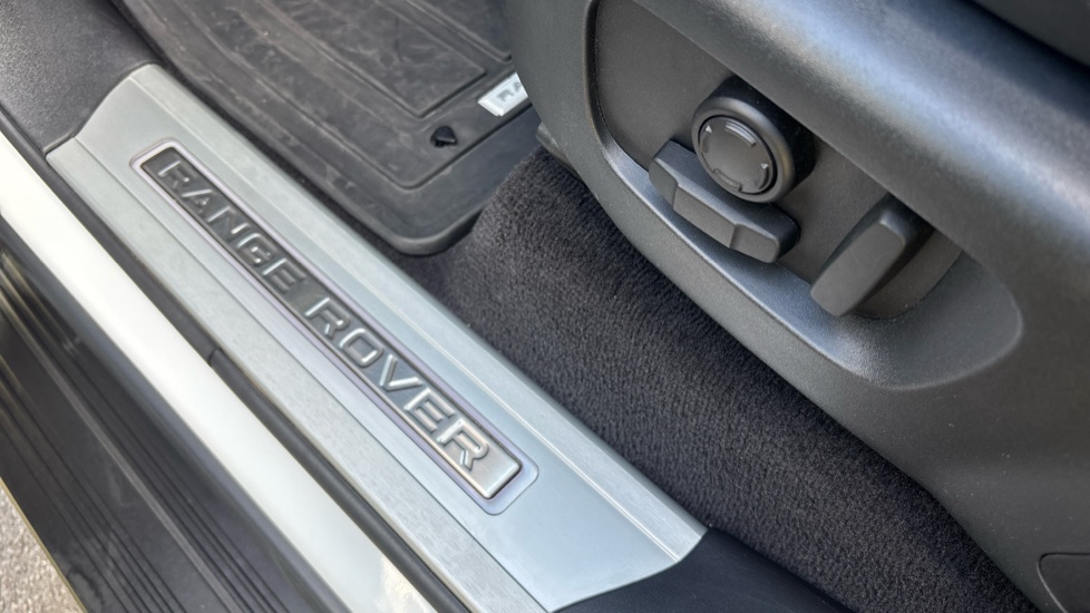 Land Rover Range Rover Sport 3.0 D300 HSE Dynamic 5dr Auto Diesel Estate - Image 40