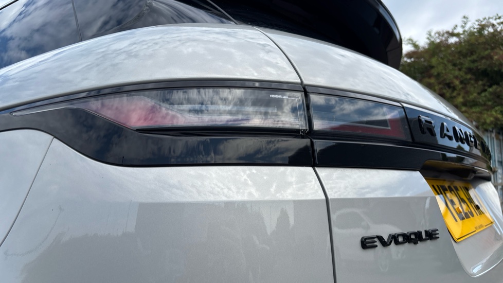 Land Rover Range Rover Evoque 1.5 P270e Edition 5dr Auto Hatchback - Image 19