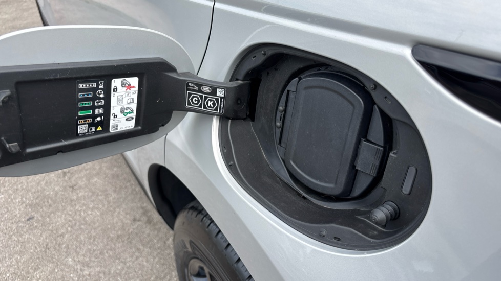 Land Rover Range Rover Evoque 1.5 P270e Edition 5dr Auto Hatchback - Image 24