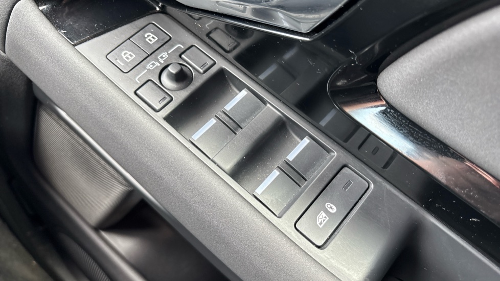 Land Rover Range Rover Evoque 1.5 P270e Edition 5dr Auto Hatchback - Image 26