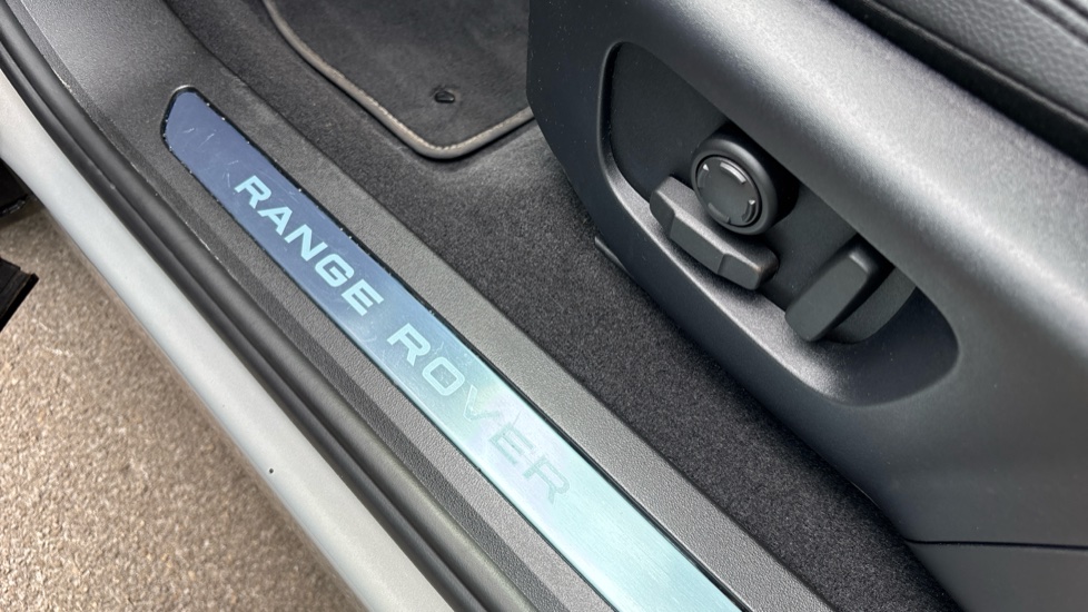 Land Rover Range Rover Evoque 1.5 P270e Edition 5dr Auto Hatchback - Image 42
