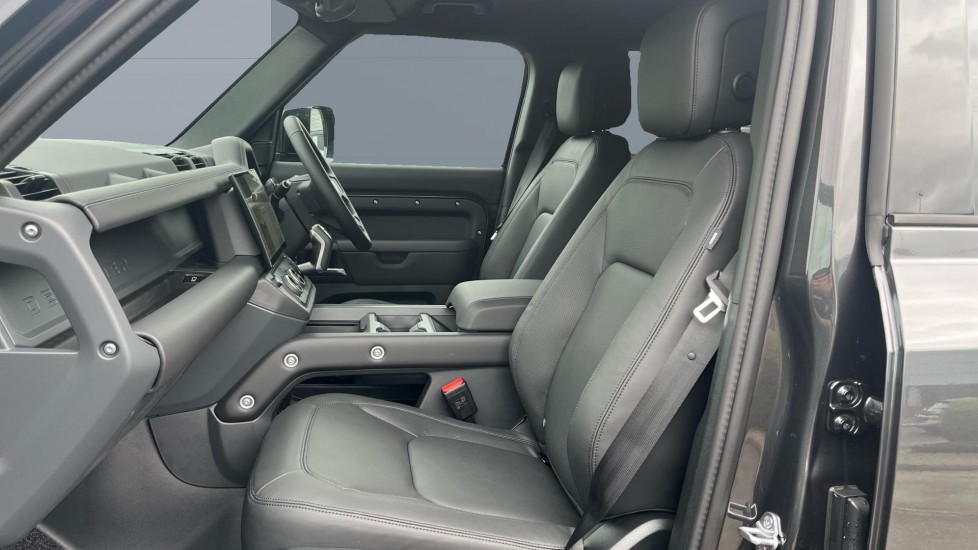 Land Rover Defender 3.0 D350 X-Dynamic HSE 110 5dr Auto Diesel Estate - Image 3
