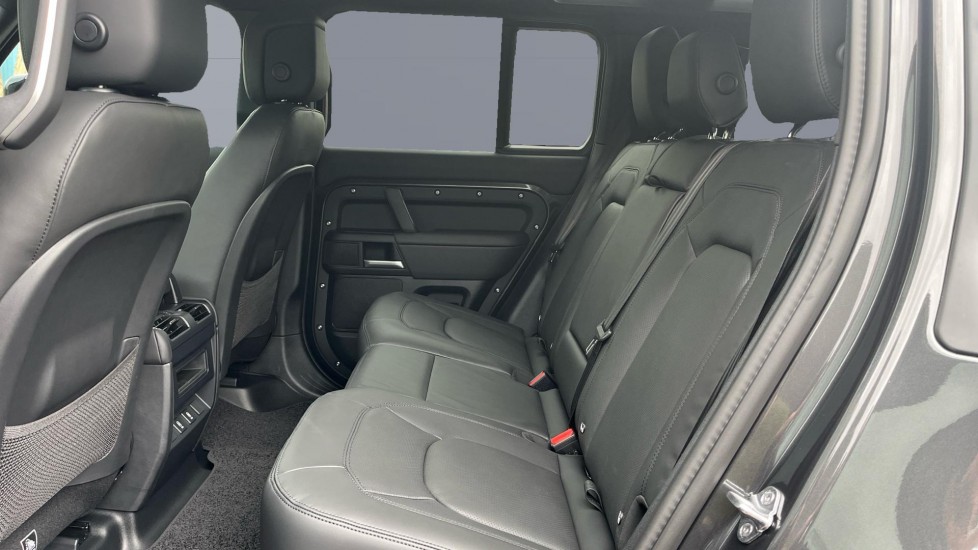 Land Rover Defender 3.0 D350 X-Dynamic HSE 110 5dr Auto Diesel Estate - Image 4