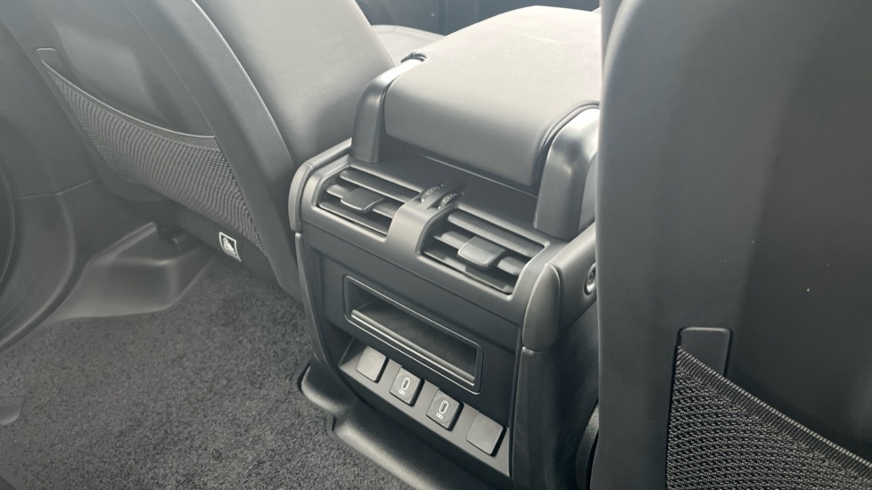 Land Rover Defender 3.0 D350 X-Dynamic HSE 110 5dr Auto Diesel Estate - Image 18