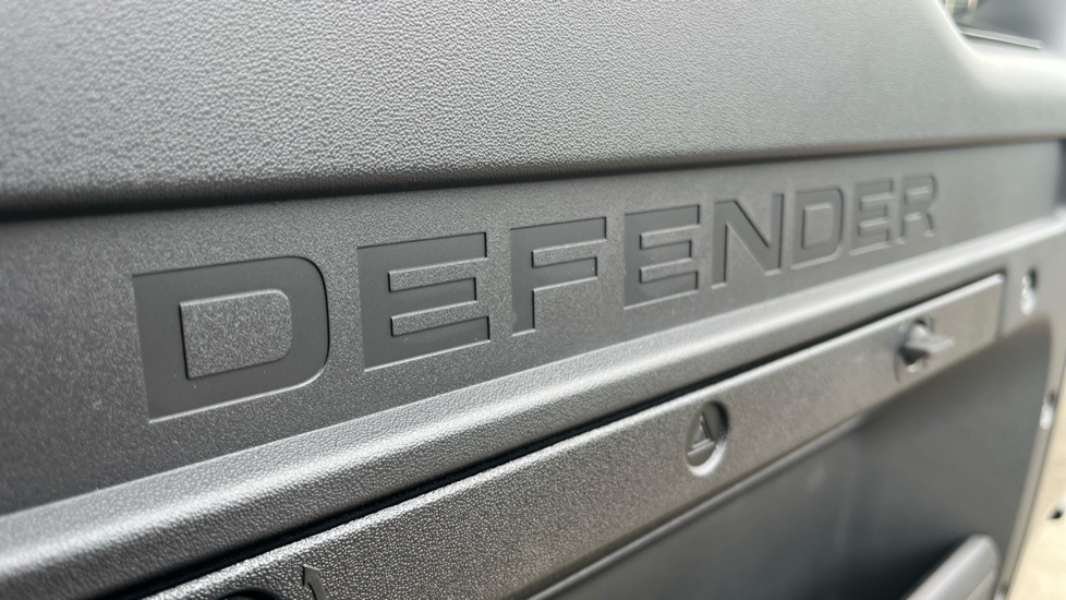 Land Rover Defender 3.0 D350 X-Dynamic HSE 110 5dr Auto Diesel Estate - Image 24