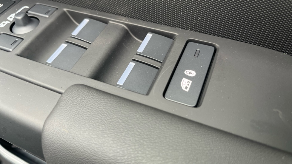 Land Rover Defender 3.0 D350 X-Dynamic HSE 110 5dr Auto Diesel Estate - Image 36