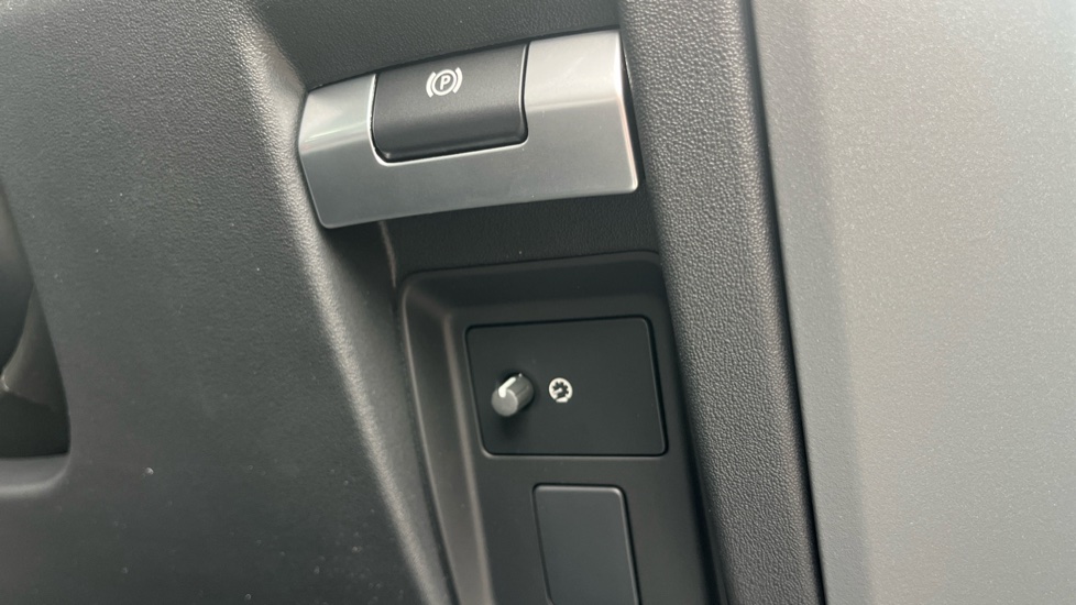 Land Rover Defender 3.0 D350 X-Dynamic HSE 110 5dr Auto Diesel Estate - Image 39