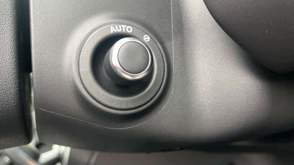 Land Rover Defender 3.0 D350 X-Dynamic HSE 110 5dr Auto Diesel Estate - Image 40