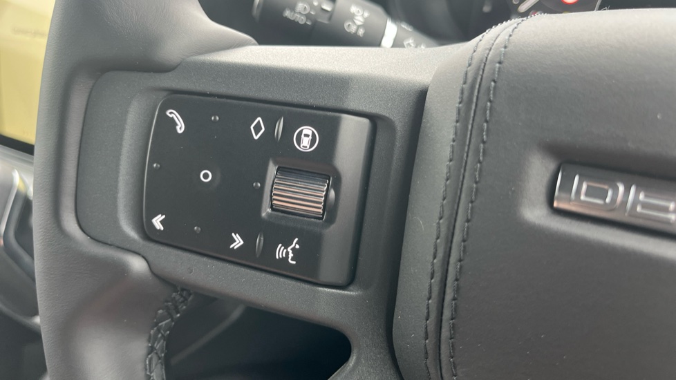 Land Rover Defender 3.0 D350 X-Dynamic HSE 110 5dr Auto Diesel Estate - Image 42