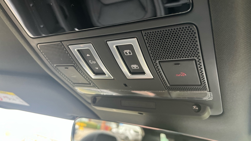 Land Rover Defender 3.0 D350 X-Dynamic HSE 110 5dr Auto Diesel Estate - Image 48