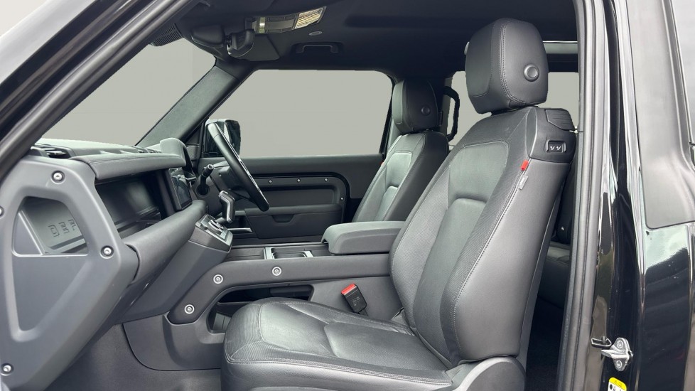 Land Rover Defender 3.0 D250 X-Dynamic SE 90 3dr Auto Diesel Estate - Image 3