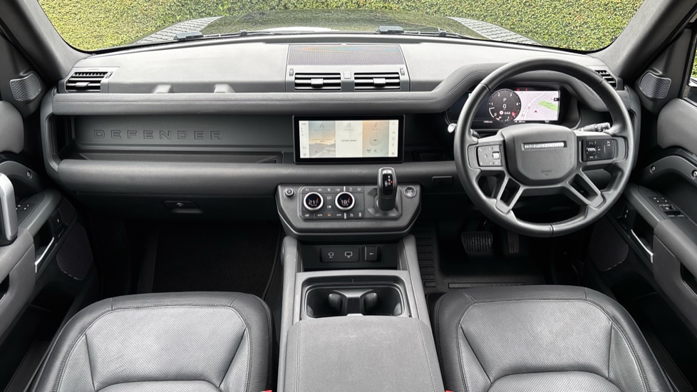 Land Rover Defender 3.0 D250 X-Dynamic SE 90 3dr Auto Diesel Estate - Image 9