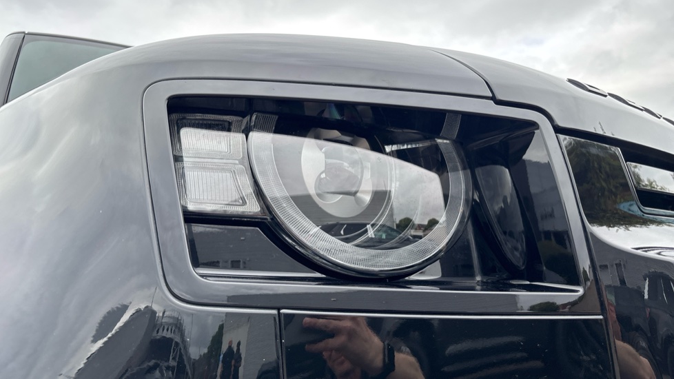 Land Rover Defender 3.0 D250 X-Dynamic SE 90 3dr Auto Diesel Estate - Image 17