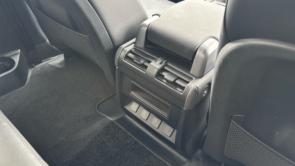 Land Rover Defender 3.0 D250 X-Dynamic SE 90 3dr Auto Diesel Estate - Image 18