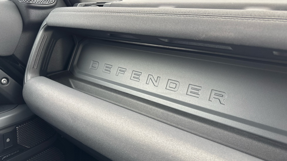 Land Rover Defender 3.0 D250 X-Dynamic SE 90 3dr Auto Diesel Estate - Image 22