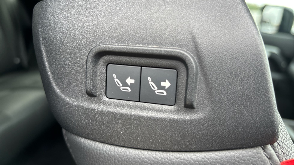 Land Rover Defender 3.0 D250 X-Dynamic SE 90 3dr Auto Diesel Estate - Image 36
