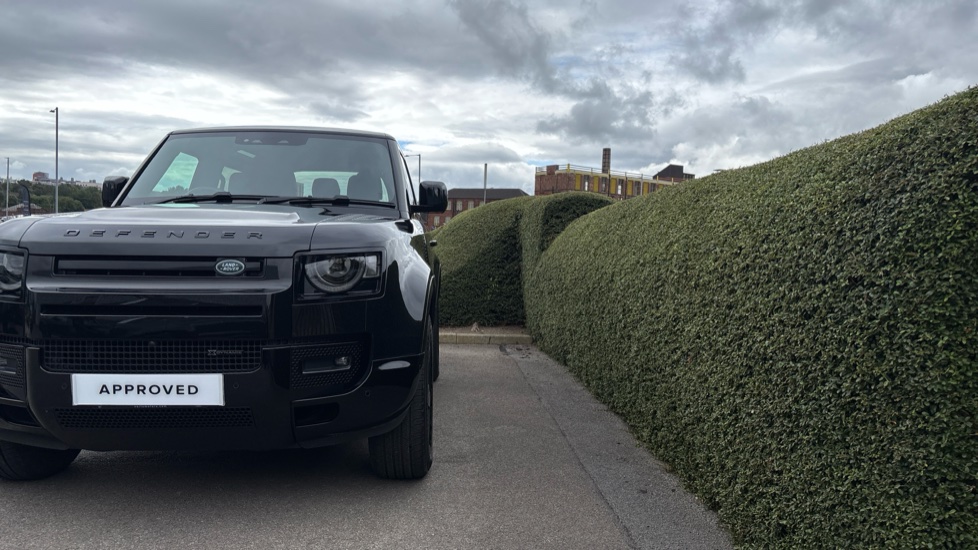 Land Rover Defender 3.0 D250 X-Dynamic SE 90 3dr Auto Diesel Estate - Image 41