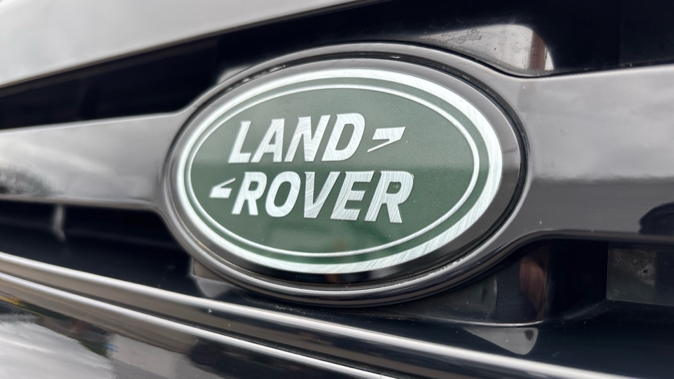 Land Rover Defender 3.0 D250 X-Dynamic SE 90 3dr Auto Diesel Estate - Image 42