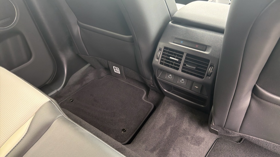 Land Rover Discovery Sport 2.0 D200 Landmark 5dr Auto [5 Seat] Diesel Station Wagon - Image 18