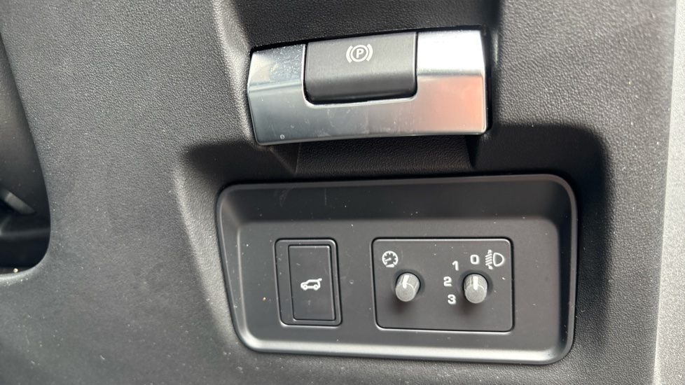 Land Rover Range Rover Evoque 2.0 P200 S 5dr Auto Petrol Hatchback - Image 27