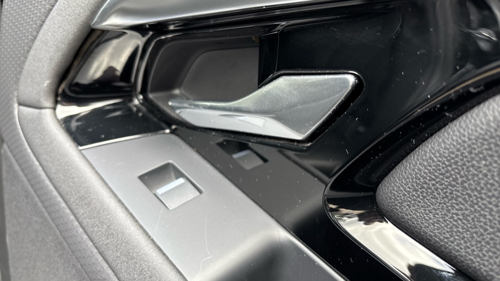Land Rover Range Rover Evoque 2.0 P200 S 5dr Auto Petrol Hatchback - Image 38