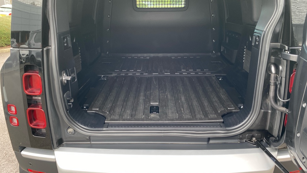 Land Rover Defender 110 Diesel 3.0 D250 Hard Top HSE Auto - Image 10