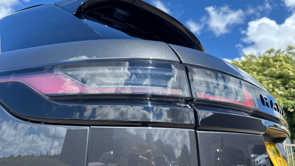Land Rover Range Rover Velar 2.0 D200 MHEV Dynamic SE 5dr Auto Diesel Estate - Image 19