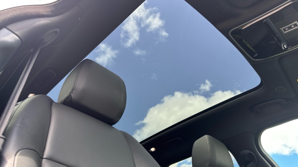 Land Rover Range Rover Velar 2.0 D200 MHEV Dynamic SE 5dr Auto Diesel Estate - Image 20