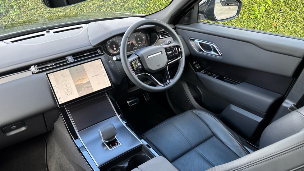 Land Rover Range Rover Velar 2.0 D200 MHEV Dynamic SE 5dr Auto Diesel Estate - Image 38