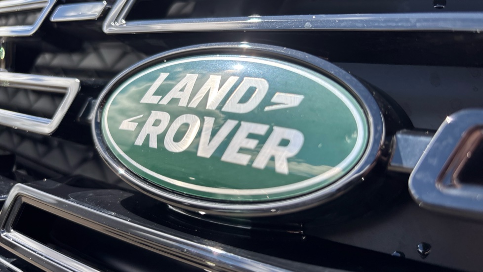 Land Rover Range Rover Velar 2.0 D200 MHEV Dynamic SE 5dr Auto Diesel Estate - Image 43