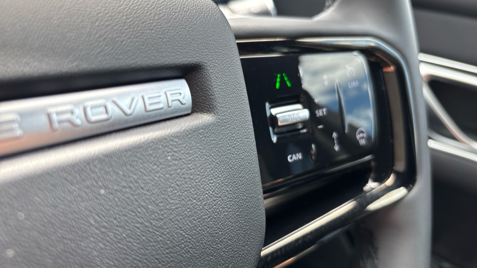 Land Rover Range Rover Velar 2.0 D200 MHEV Dynamic SE 5dr Auto Diesel Estate - Image 56