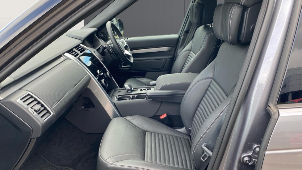 Land Rover Discovery 3.0 D350 Dynamic HSE 5dr Auto Diesel Station Wagon - Image 3