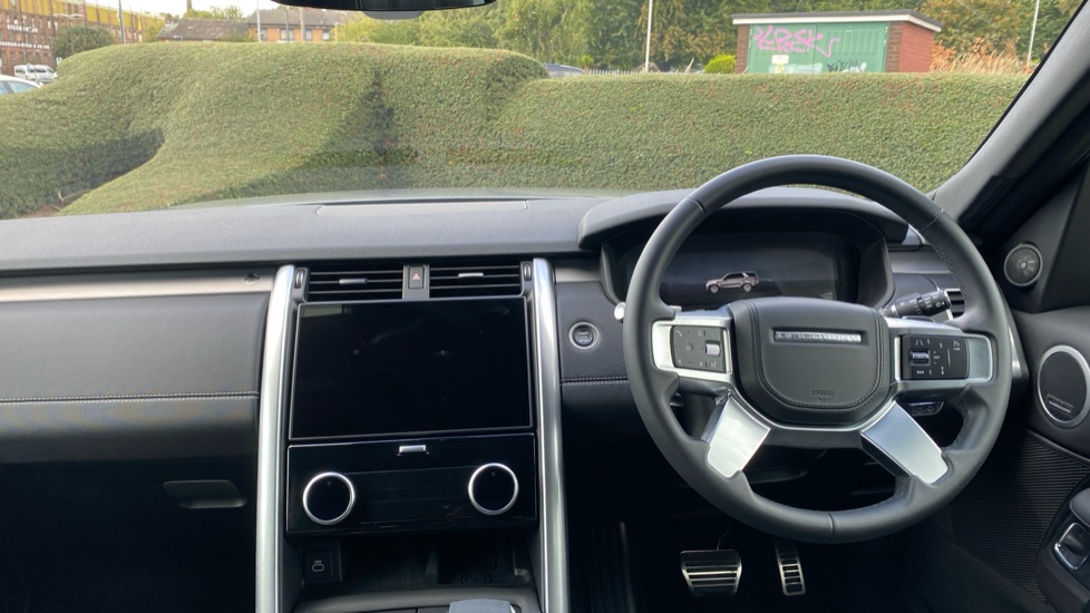 Land Rover Discovery 3.0 D350 Dynamic HSE 5dr Auto Diesel Station Wagon - Image 9
