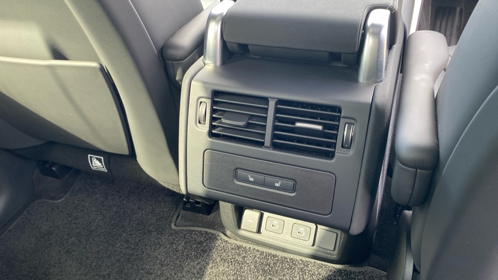 Land Rover Discovery 3.0 D350 Dynamic HSE 5dr Auto Diesel Station Wagon - Image 18