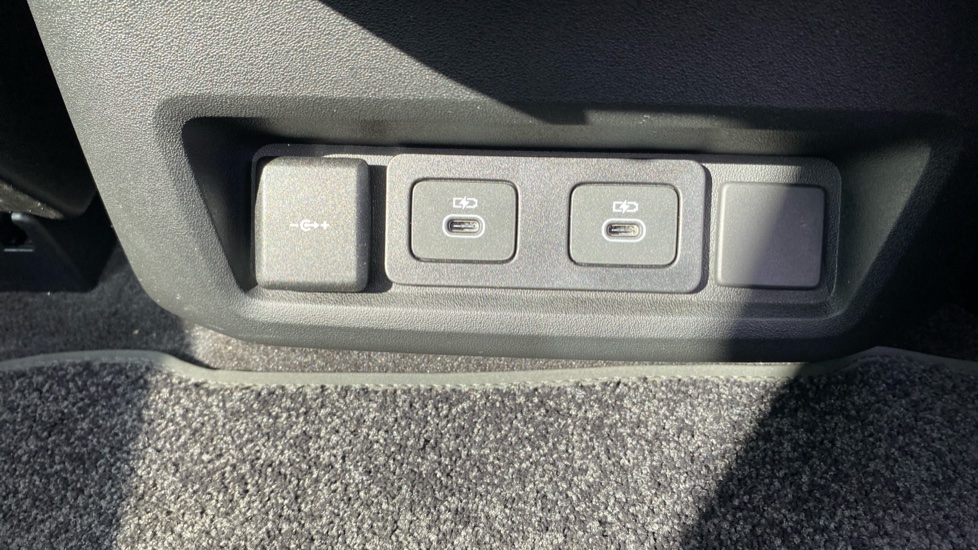 Land Rover Discovery 3.0 D350 Dynamic HSE 5dr Auto Diesel Station Wagon - Image 20