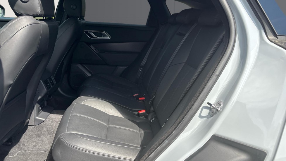 Land Rover Range Rover Velar 2.0 D200 MHEV Dynamic SE 5dr Auto Diesel Estate - Image 4