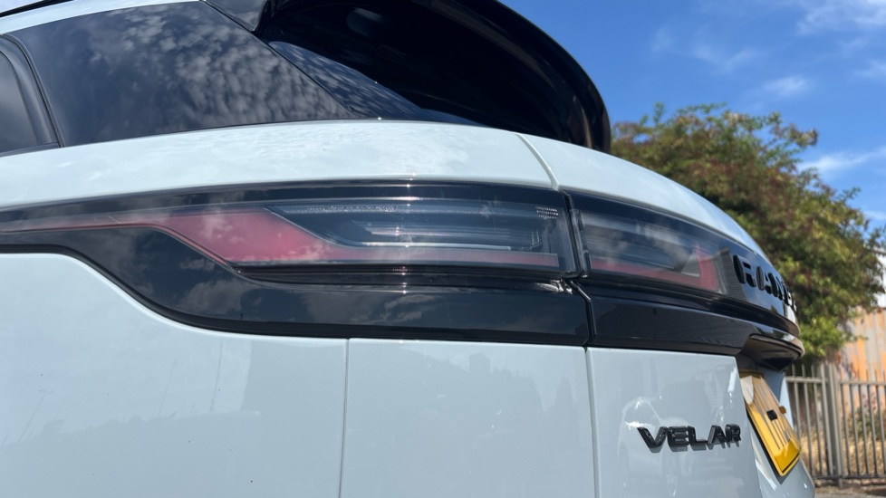 Land Rover Range Rover Velar 2.0 D200 MHEV Dynamic SE 5dr Auto Diesel Estate - Image 19