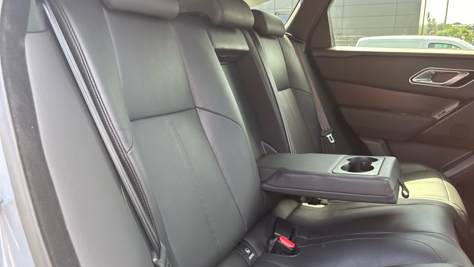 Land Rover Range Rover Velar 2.0 D200 MHEV Dynamic SE 5dr Auto Diesel Estate - Image 27